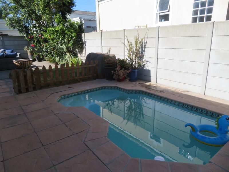 To Let 3 Bedroom Property for Rent in Eikenbosch Western Cape
